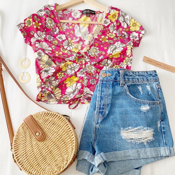 NWT Bold Vintage Floral Cropped Ruched Drawstring Top - Picture 4 of 12